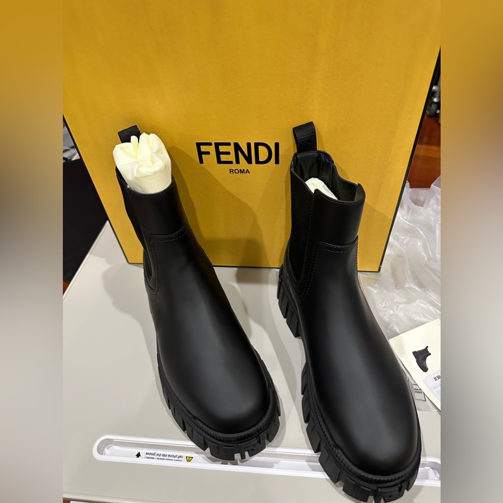Fendi Black leather Chelsea boots New!!